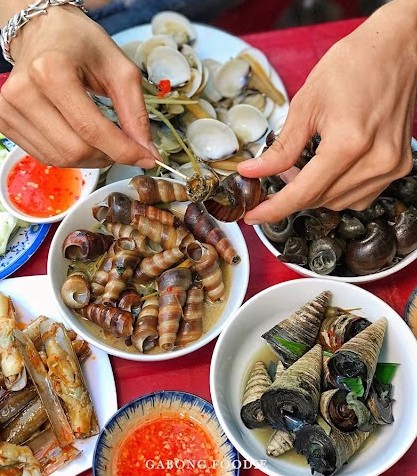 Hải sản Quy Nhơn với vô số các loại ốc - Ảnh: Gà Bông Foodie

