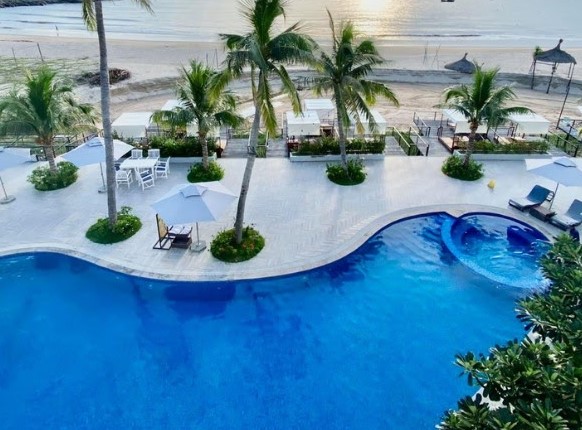 Resort có hồ bơi view hướng biển