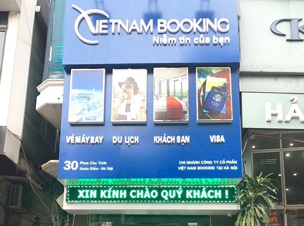 Bên ngoài chi nhánh Hà Nội - Vietnam Booking
