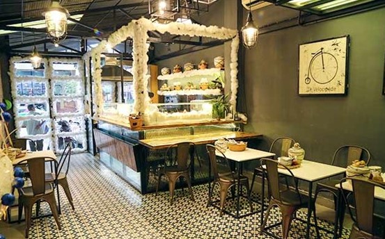 Không gian nhà hàng với phong cách tối giản tạo sự thoãi mái nhất cho khách hàng