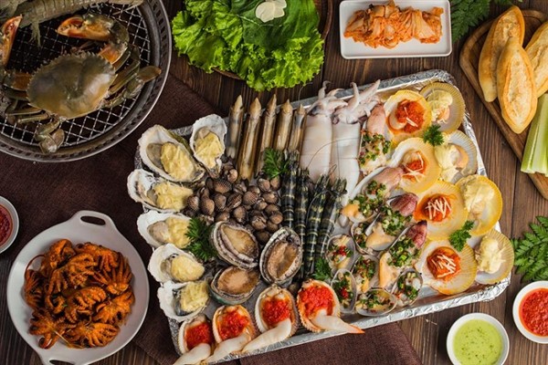 Quy Nhơn luôn nổi tiếng với các món hải sản cùng với độ ngon rẻ và phong phú cao
